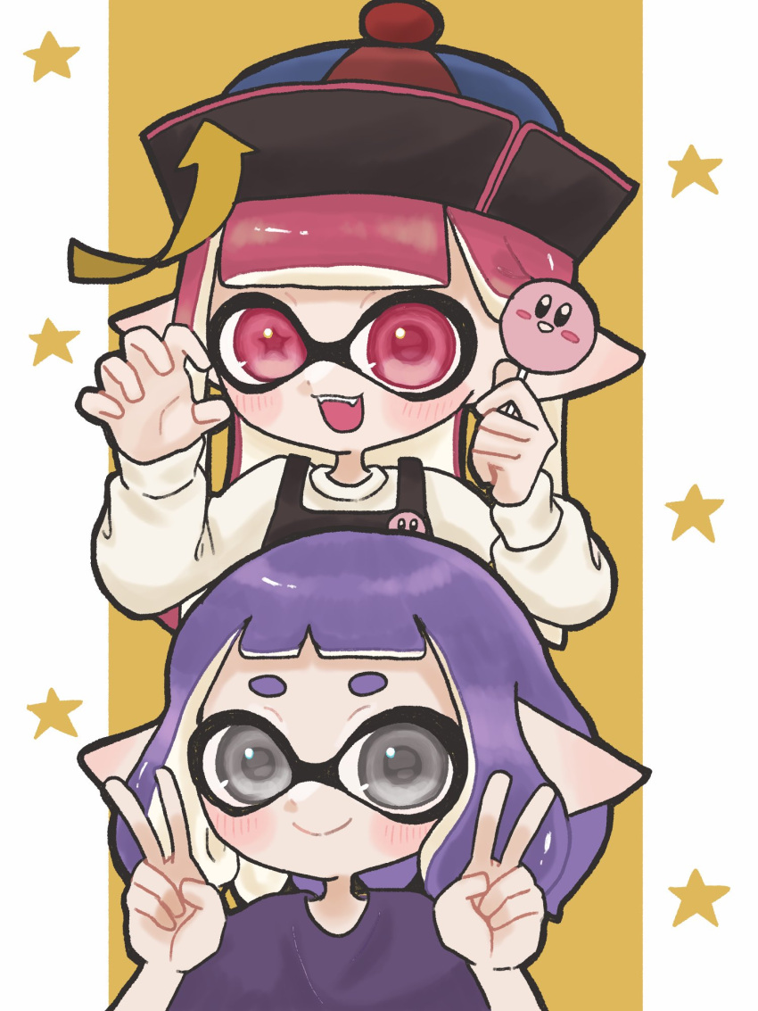 2girls, claw_pose, commentary_request, double_v, grey_eyes, hat, highres, inkling