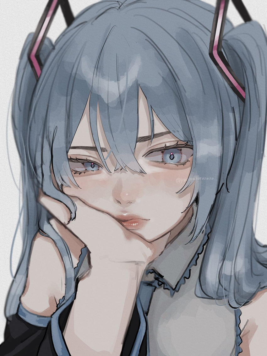 1girl, aqua_hair, aqua_necktie, bare_shoulders, collared_shirt, commentary, detached_sleeves, film_grain, frilled_shirt, frills, grey_background, grey_shirt, hair_between_eyes, hatsune_miku, head_rest, highres, long_hair, looking_at_viewer, necktie, shirt, simple_background, sleeveless, sleeveless_shirt, solo, twintails, twitter_username, upper_body, vocaloid, yurosuke