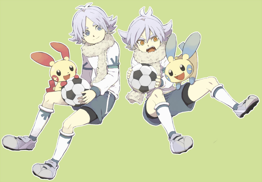 2boys, ball, bike_shorts, brothers, brown_eyes, fubuki_atsuya, fubuki_shirou, green_background