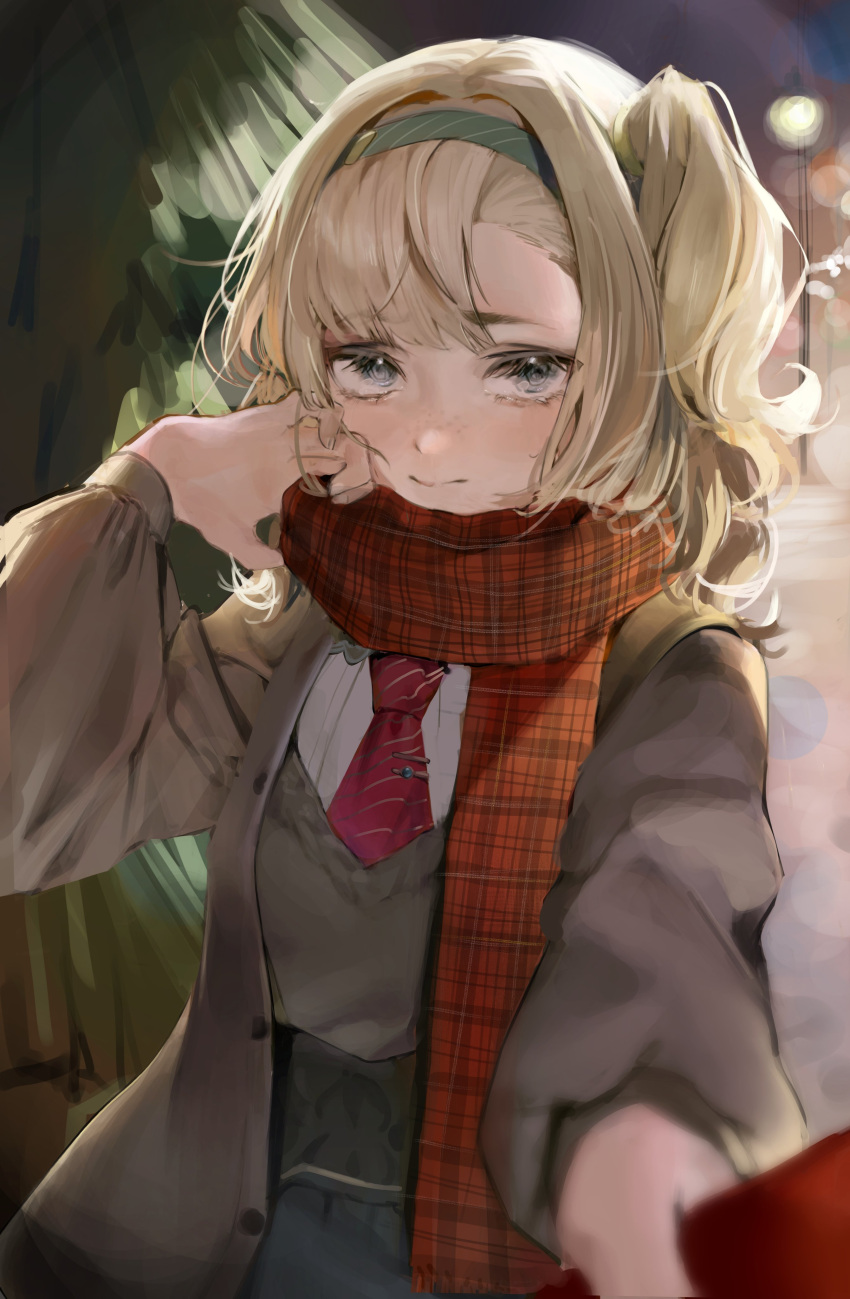 1girl, absurdres, asymmetrical_bangs, backlighting, blonde_hair, blue_eyes, blue_hairband, blurry