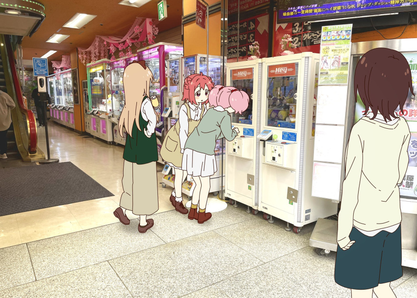 4girls, akaza_akari, akihabara_(tokyo), bell-bottoms, blonde_hair, blue_shorts, bobby_socks, bow