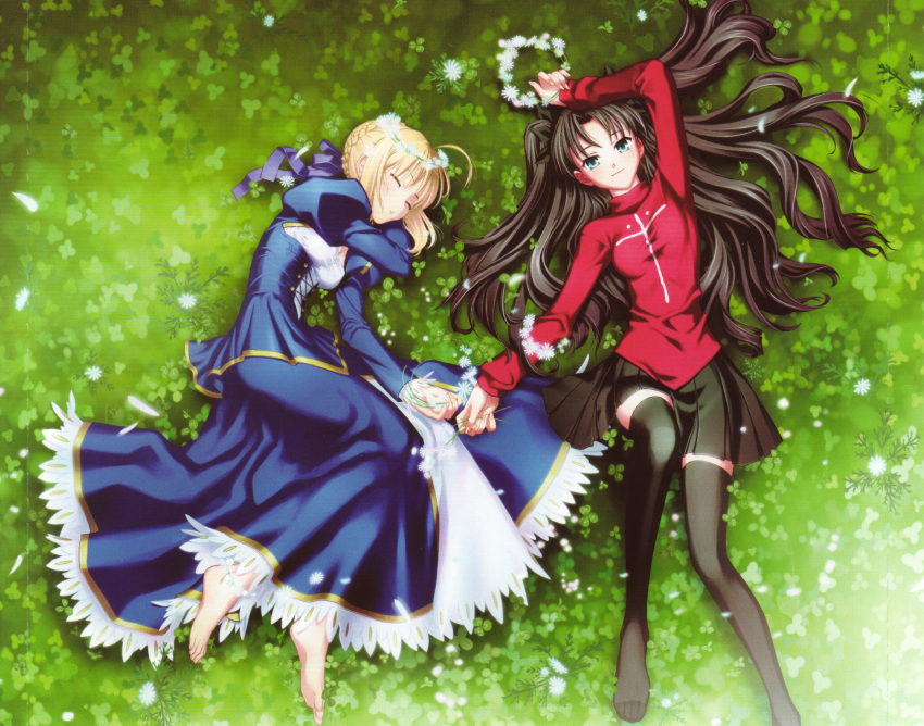 2girls, artoria_pendragon_(all), barefoot, black_hair, blonde_hair, blue_eyes, fate/stay_night, fate_(series)