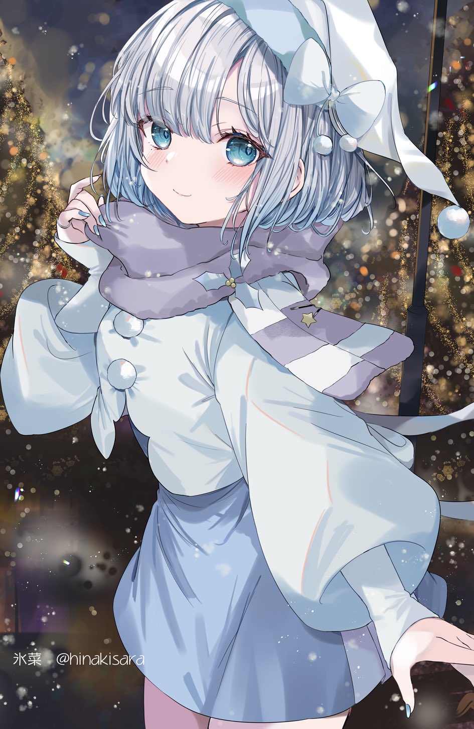 1girl, blue_eyes, blue_nails, blue_skirt, bow, closed_mouth, grey_hair, grey_scarf, hat, hat_bow, highres, hinakisara, kaga_sumire, looking_at_viewer, outdoors, scarf, short_hair, skirt, smile, solo, standing, twitter_username, virtual_youtuber, vspo!, white_bow, white_headwear, winter_clothes