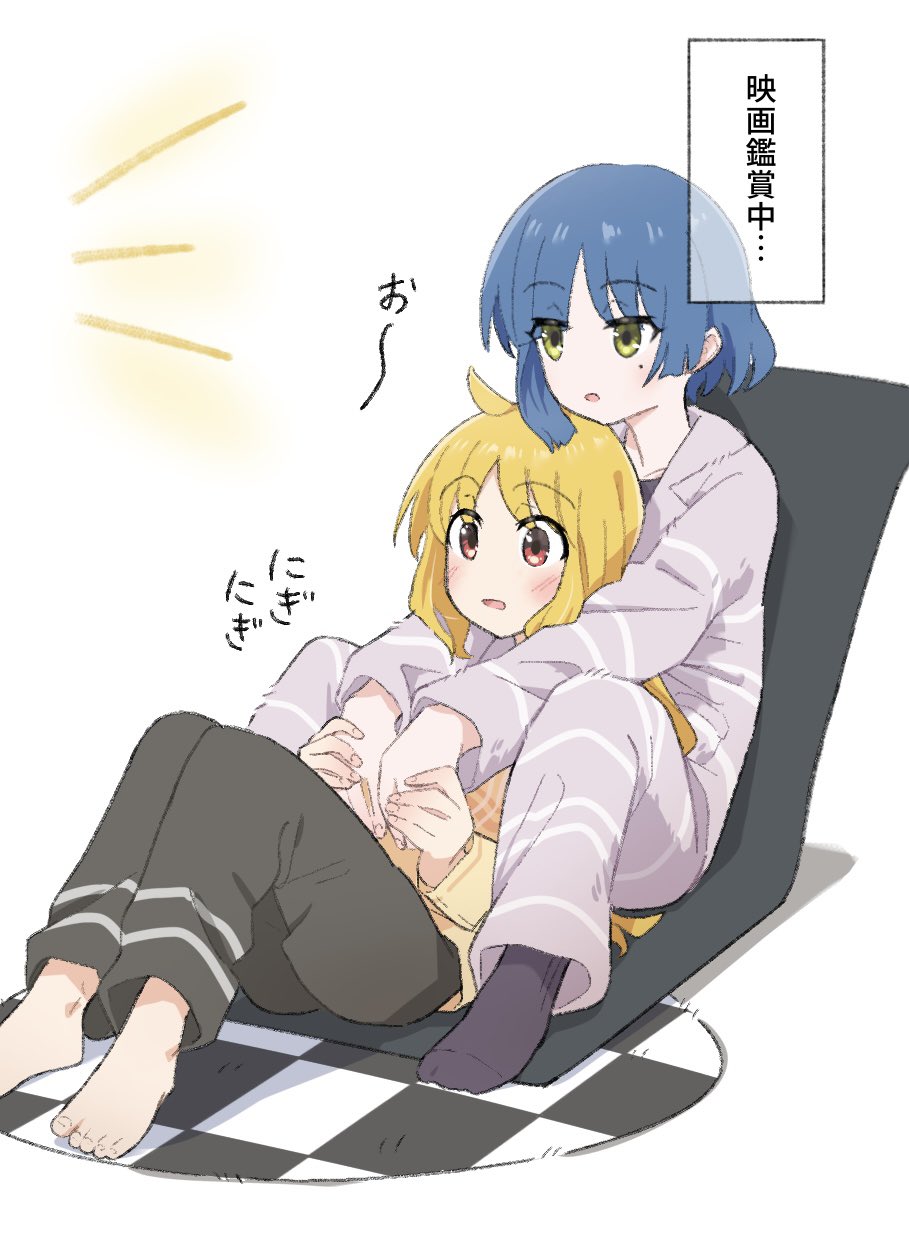 2girls, ahoge, alternate_costume, barefoot, between_legs, black_socks, blush, bocchi_the_rock!, checkered_floor, highres, holding_hands, hug, hug_from_behind, ijichi_nijika, jitome, look4_osagashi, mole, mole_under_eye, multiple_girls, no_shoes, open_mouth, pajamas, parted_lips, raised_eyebrows, red_eyes, socks, tareme, toenails, toes, translation_request, watching_television, white_background, wide-eyed, yamada_ryo, yellow_eyes, yuri