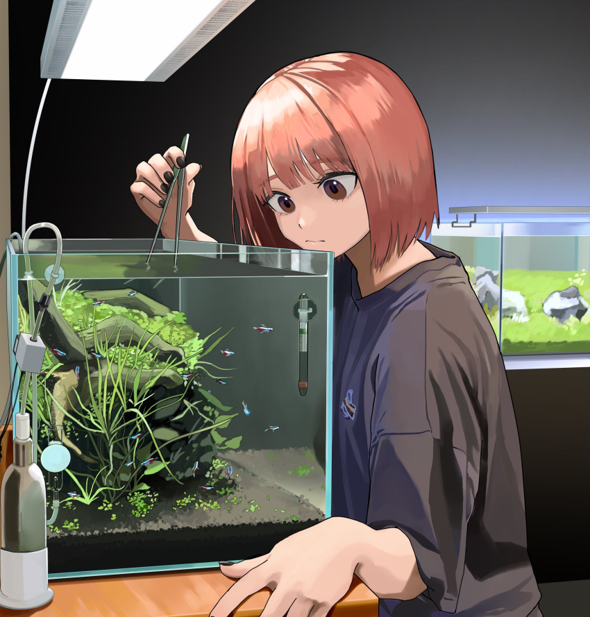 1girl, aquarium, black_nails, black_t-shirt, brown_eyes, fish, fish_tank, grey_shirt