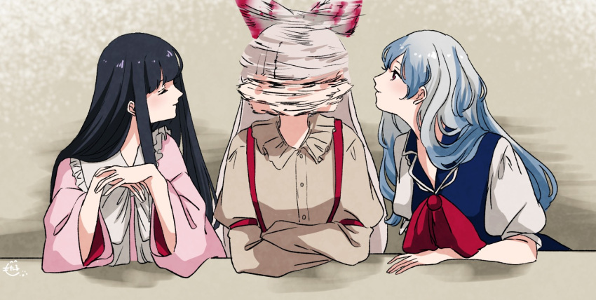 3girls, black_hair, commentary_request, crossed_arms, fujiwara_no_mokou, girl_sandwich, houraisan_kaguya, kamishirasawa_keine