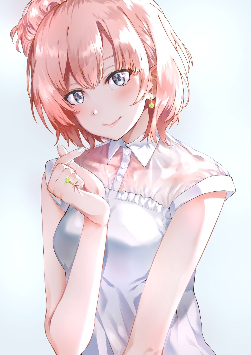 1girl, blue_background, blue_eyes, closed_mouth, clover_earrings, clover_ring, collared_shirt, finger_heart, four-leaf_clover_earrings, hair_bun, highres, looking_at_viewer, pink_hair, shirt, short_hair, short_sleeves, single_hair_bun, single_side_bun, solo, third-party_source, white_shirt, yahari_ore_no_seishun_lovecome_wa_machigatteiru., yuigahama_yui, yuuki_higumo
