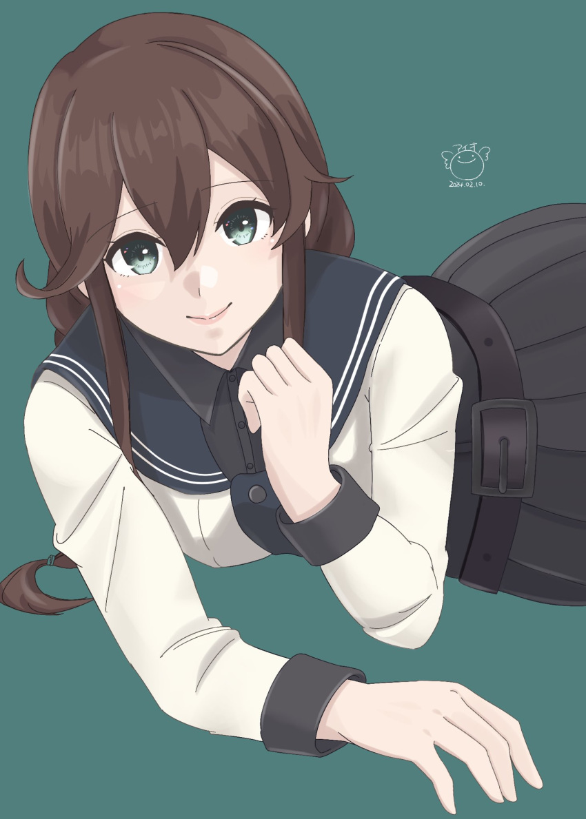 1girl, aio, artist_logo, black_sailor_collar, black_skirt, braid, brown_hair, green_background