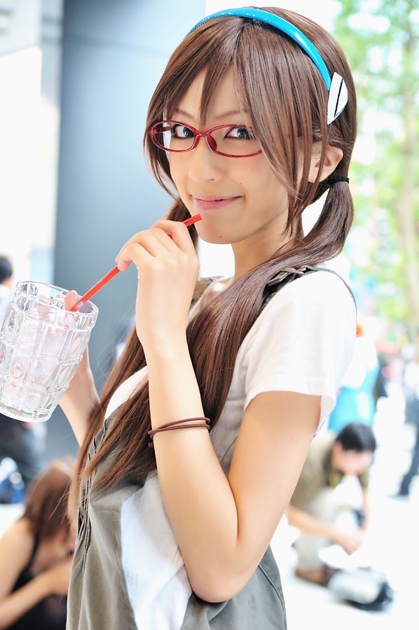 blue_eyes, brown_hair, cosplay, drink, drinking, glasses, hairband, long_hair, makinami_mari_illustrious, makinami_mari_illustrious_(cosplay), neon_genesis_evangelion, smile, solo, straw