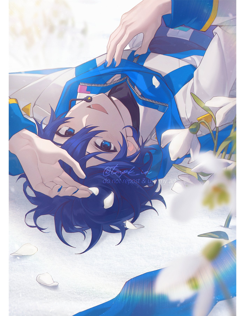 1boy, 1c3ink3tk4n, backlighting, belt, black_sweater, blue_belt, blue_eyes, blue_hair