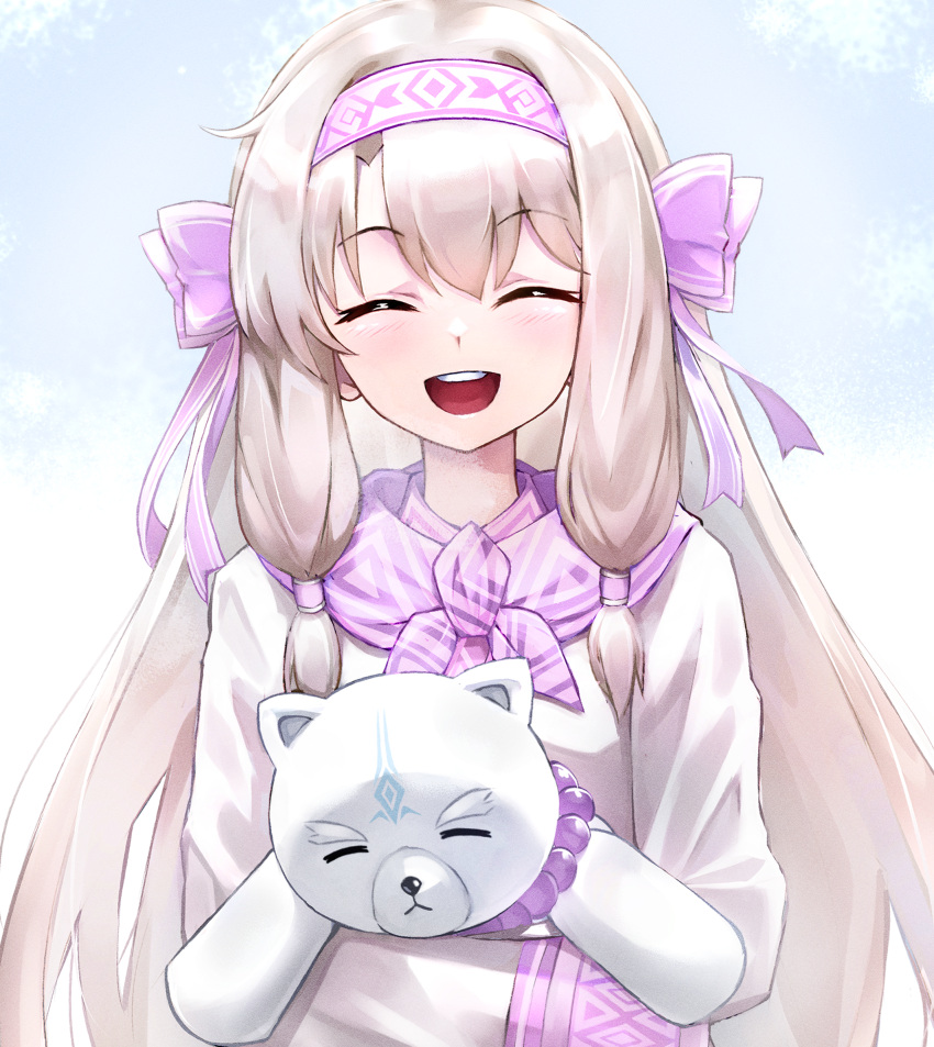 1boy, 1girl, animal, bear, blonde_hair, bow, closed_eyes, fate/grand_order, fate_(series), hair_bow, hairband, highres, illyasviel_von_einzbern, polar_bear, shirou_(bear)_(fate), sitonai_(fate), smile, umeo_(pixiv51103813)