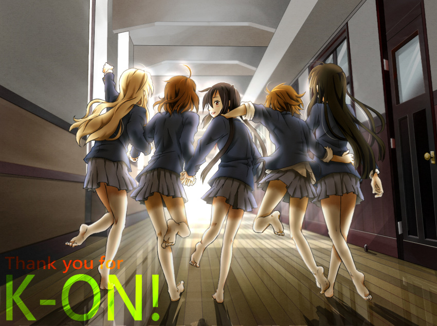 akiyama_mio, barefoot, black_hair, blonde_hair, brown_eyes, brown_hair, hallway, hirasawa_yui