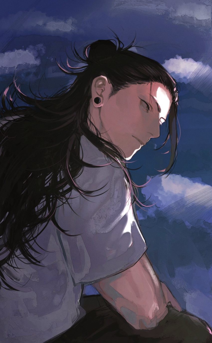 1boy, absurdres, alternate_costume, arm_on_knee, black_hair, black_pants, blue_sky, casual, closed_mouth, clouds, earrings, from_side, getou_suguru, highres, jewelry, jujutsu_kaisen, long_hair, loose_hair_strand, male_focus, ogata69, pants, shirt, short_sleeves, sideways_glance, sitting, sky, solo, stud_earrings, t-shirt, upper_body, white_shirt