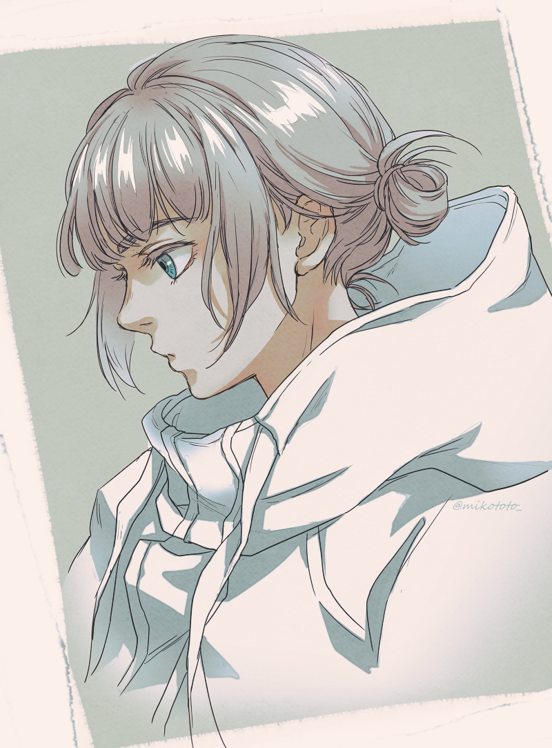 1boy, blue_eyes, drawstring, fate/grand_order, fate_(series), grey_hair, hair_bun, hood