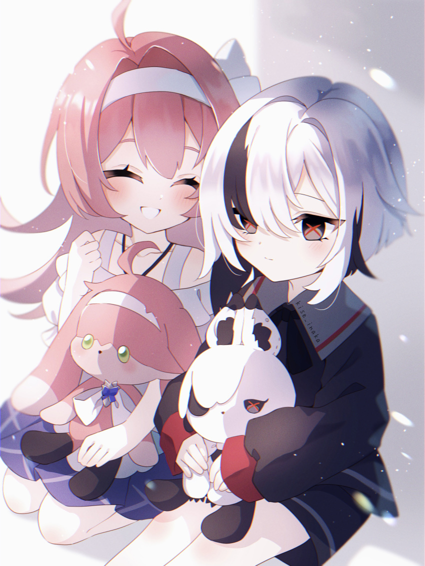 2girls, :|, ^_^, absurdres, aged_down, ahoge, arlecchino_(genshin_impact), asymmetrical_bangs