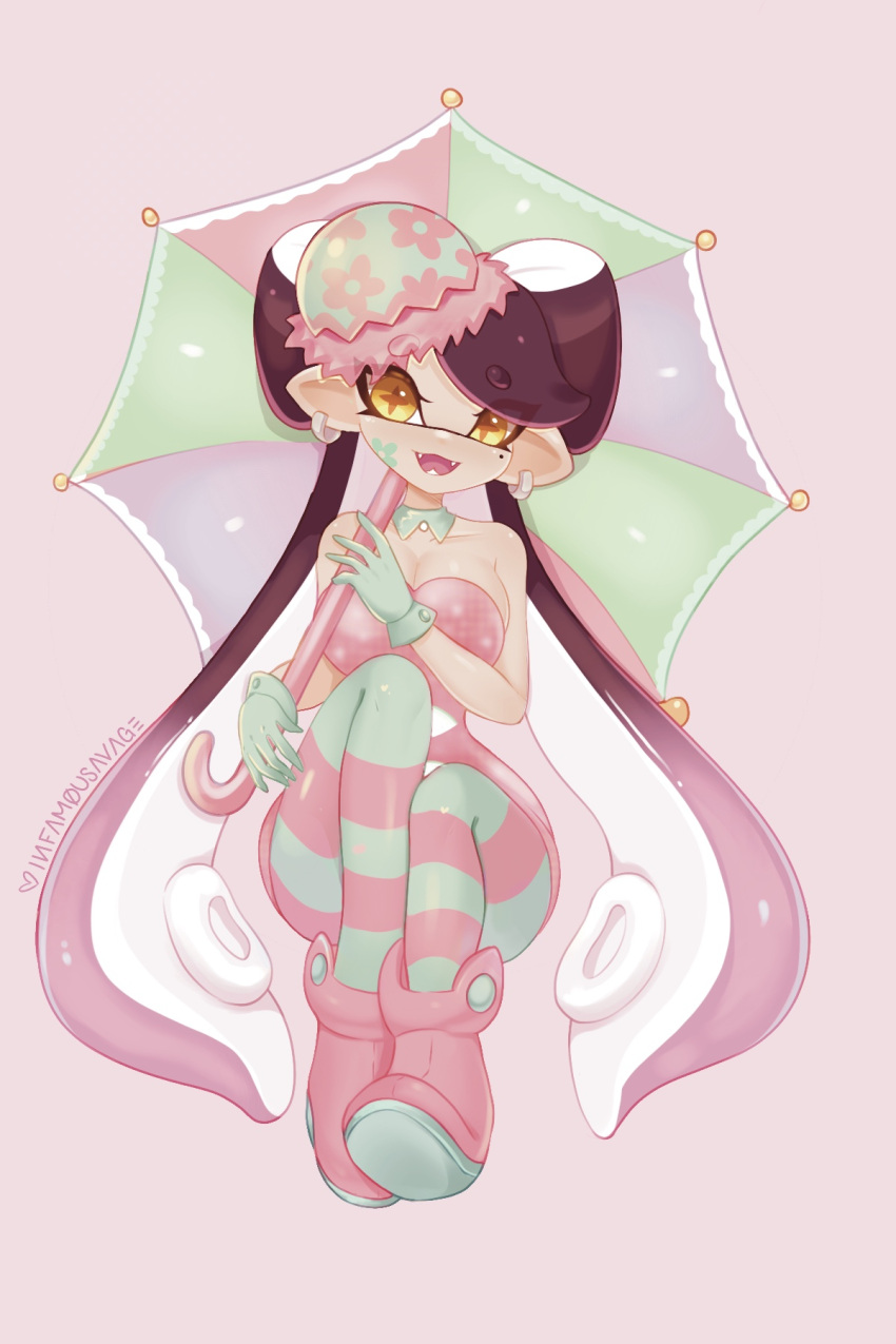 +_+, black_hair, bow-shaped_hair, callie_(splatoon), food, food_on_head, green_pantyhose, highres, holding, holding_umbrella, infamousavages, inkling, mole, mole_under_eye, multicolored_hair, object_on_head, official_alternate_costume, open_mouth, pantyhose, parasol, pink_background, pink_footwear, pink_hair, pink_pantyhose, short_jumpsuit, signature, simple_background, sitting, splatoon_(series), splatoon_1, splatoon_2, splatoon_3, striped_clothes, striped_pantyhose, sushi, tentacle_hair, twintails, umbrella, yellow_eyes