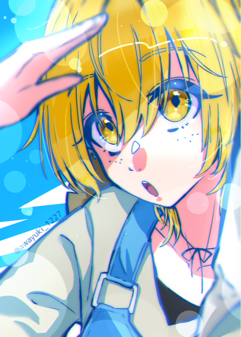 1boy, :o, artist_name, blonde_hair, blue_background, blue_overalls, bungou_stray_dogs, commentary_request, freckles, hair_between_eyes, hand_up, hat, lens_flare, looking_at_viewer, male_focus, miyazawa_kenji_(bungou_stray_dogs), open_mouth, overalls, partial_commentary, rikkaroka_1227, shirt, short_hair, solo, straw_hat, twitter_username, upper_body, white_shirt, yellow_eyes