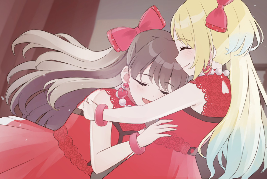 2girls, bead_necklace, beads, blonde_hair, blue_hair, blurry, blurry_background, bow