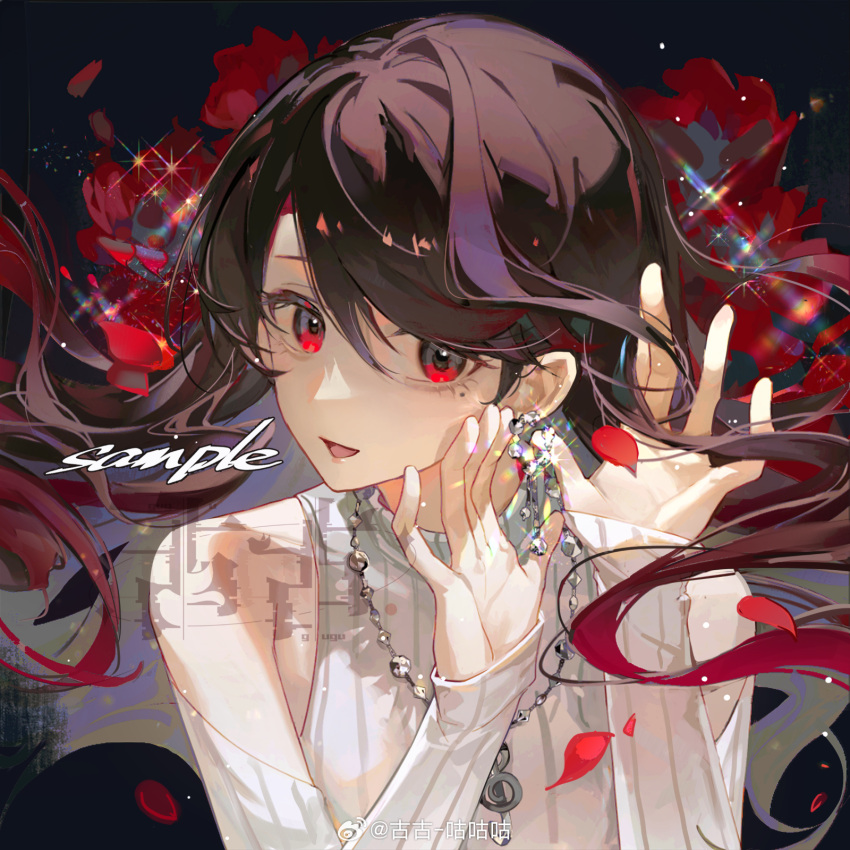 1girl, bare_shoulders, black_background, brown_hair, chinese_commentary, colored_inner_hair, commentary_request, detached_sleeves