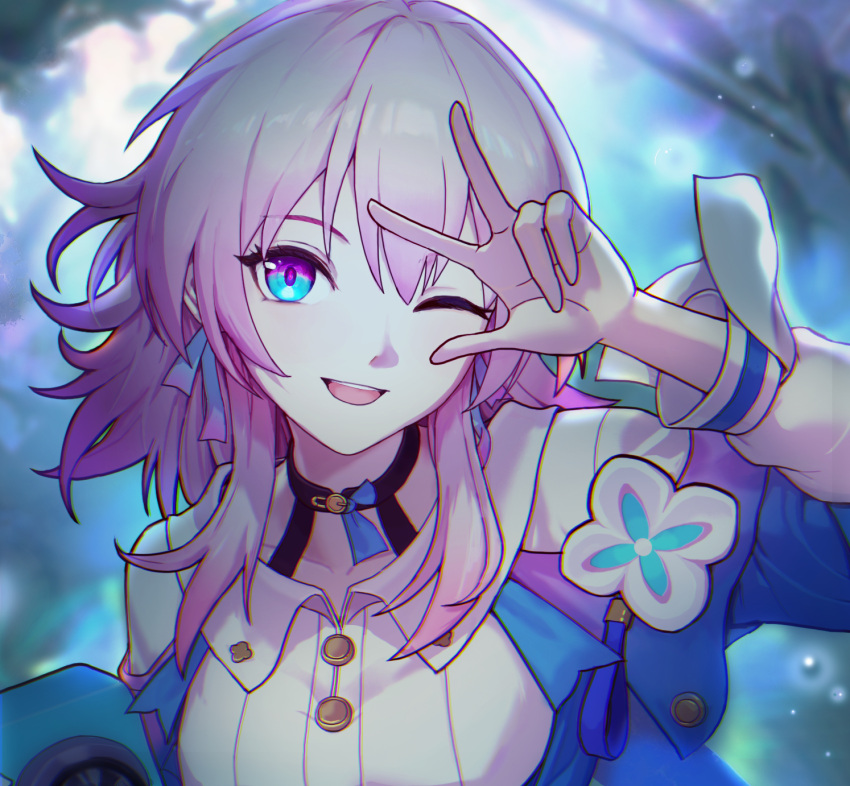 1girl, ahong, black_choker, blue_eyes, blue_jacket, buttons, camera, chinese_commentary