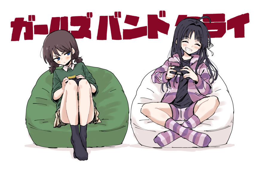 2girls, ^_^, ahoge, awa_subaru, black_hair, black_shirt, black_socks, blue_eyes