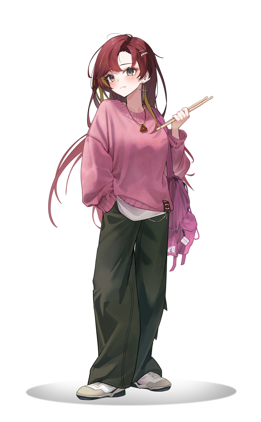 1girl, :3, absurdres, akane_lize, alternate_costume, alternate_hairstyle, backpack, bag, blonde_hair, blush, breasts, character_charm, charm_(object), closed_mouth, collarbone, commentary, contrapposto, cross, cross_earrings, drop_earrings, drumsticks, ear_piercing, earrings, fang, fang_out, firehippo, full_body, green_pants, grey_eyes, hair_ornament, hair_over_shoulder, hairclip, hand_in_pocket, hand_up, highres, holding, holding_drumsticks, jewelry, large_breasts, long_hair, long_sleeves, looking_at_viewer, mole, mole_under_eye, multicolored_hair, necklace, pants, parted_bangs, pienna_(akane_lize), piercing, pink_bag, pink_sweater, redhead, shirt, shoes, shoulder_strap, smile, sneakers, solo, standing, stellive, straight_hair, streaked_hair, sweater, thick_eyelashes, turning_head, very_long_hair, virtual_youtuber, white_background, white_footwear, white_shirt