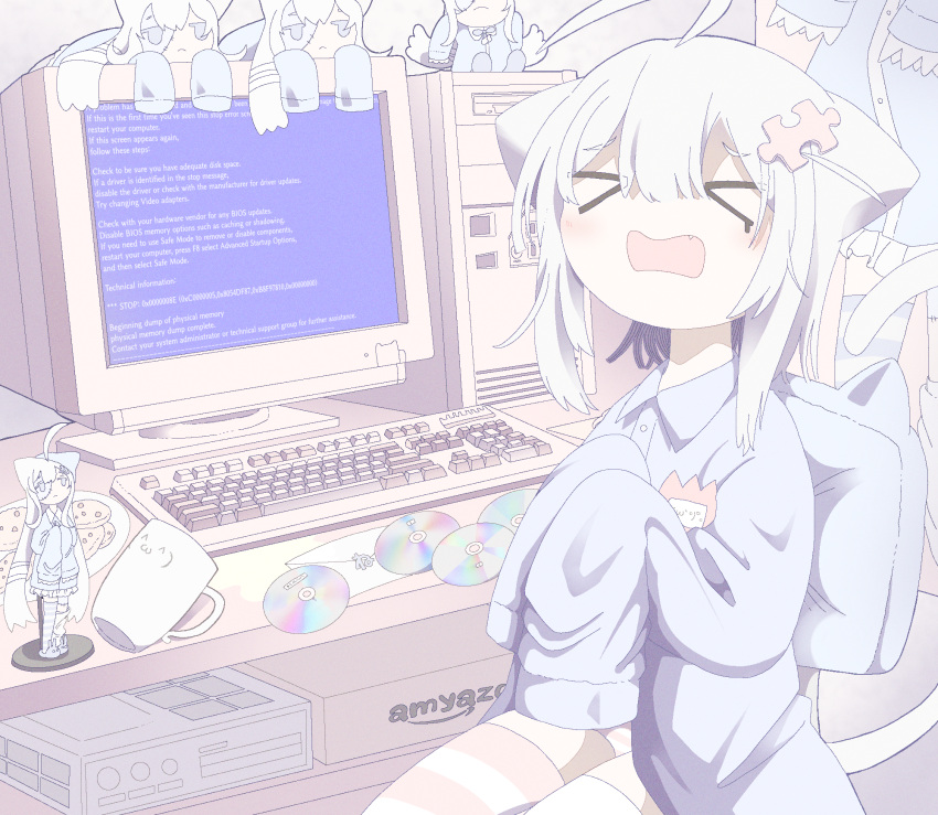 >_<, 1girl, ahoge, animal_ears, ashi_izumo, at_computer, blue_screen_of_death, brand_name_imitation