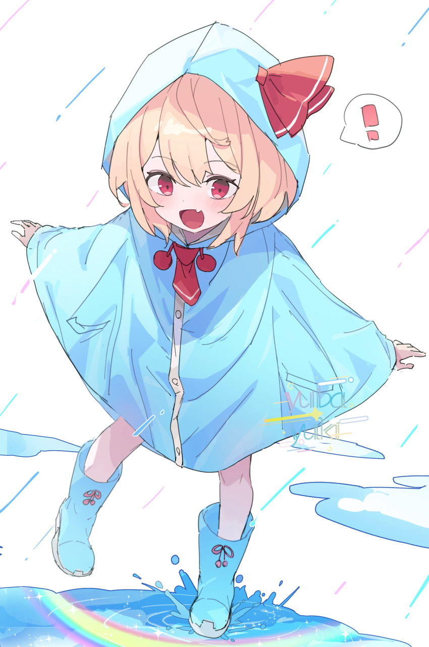 !, 1girl, absurdres, blonde_hair, blue_footwear, blue_raincoat, blush, boots, buttons, commentary, fang, hair_between_eyes, highres, hood, hood_up, open_mouth, puddle, rain_poncho, rainbow, red_eyes, red_ribbon, ribbon, rubber_boots, rumia, short_hair, skin_fang, smile, solo, spoken_exclamation_mark, symbol-only_commentary, touhou, yubayuki