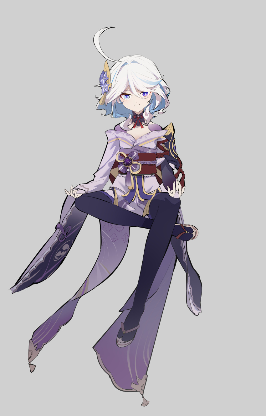 1girl, absurdres, ahoge, armor, black_thighhighs, blue_eyes, blue_hair, blue_pupils, chinese_commentary, closed_mouth, collar, commentary_request, cosplay, figure_four_sitting, full_body, furina_(genshin_impact), genshin_impact, geta, grey_background, hair_intakes, heterochromia, highres, huge_ahoge, japanese_clothes, kimono, light_blue_hair, looking_at_viewer, medium_hair, midair, multicolored_hair, pauldrons, purple_collar, purple_kimono, purple_shrug, qixia, raiden_shogun, raiden_shogun_(cosplay), red_sash, sash, shoulder_armor, single_pauldron, sitting, solo, streaked_hair, thigh-highs