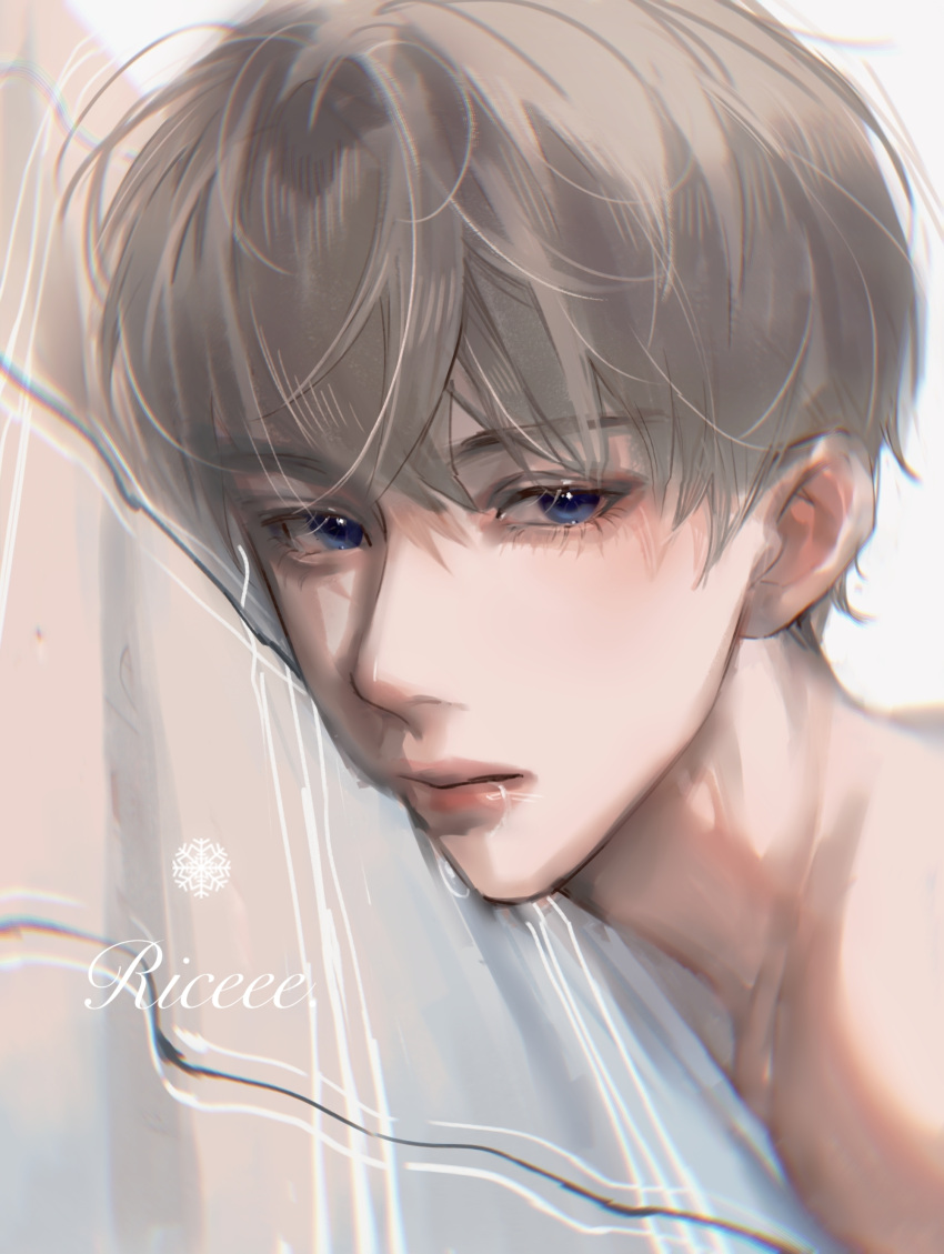 1boy, absurdres, bare_shoulders, blanket, blue_eyes, blunt_bangs, blush, closed_mouth, eyelashes, grey_hair, highres, lips, looking_at_viewer, love_and_deepspace, lying, male_focus, on_back, short_hair, solo, xavier_(love_and_deepspace), xinjinjumin281198304597
