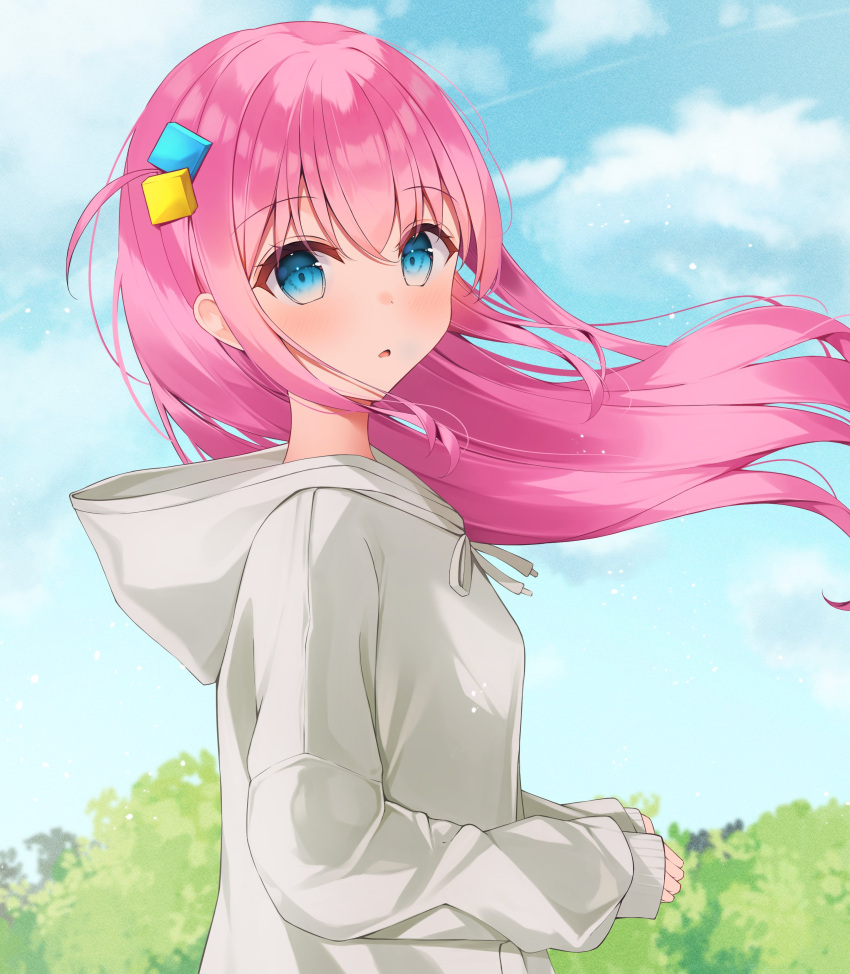 1girl, absurdres, alternate_costume, blue_eyes, bocchi_the_rock!, bush, cube_hair_ornament, gotoh_hitori, grey_hoodie, hair_flowing_over, hair_ornament, highres, hood, hoodie, lacca_(lalalacca), looking_at_viewer, outdoors, pink_hair, sky, solo, torso
