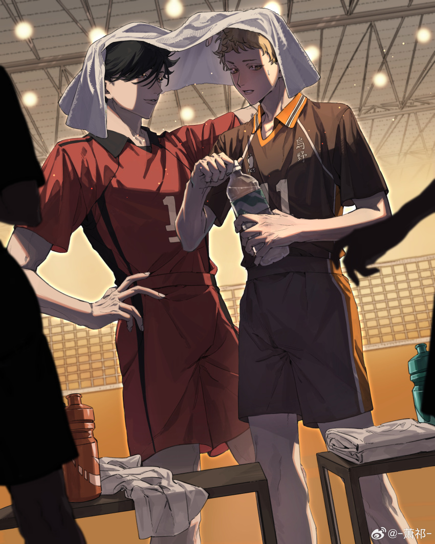 2boys, absurdres, arm_around_neck, bare_legs, bench, black_hair, black_shirt, black_shorts
