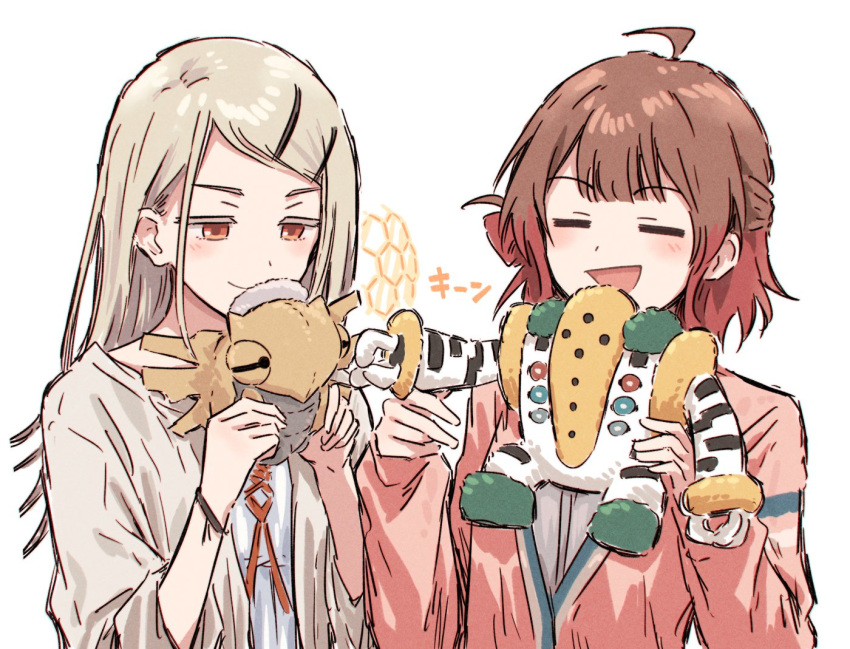 2girls, =_=, action_figure, ahoge, blonde_hair, blunt_bangs, blush, bracelet