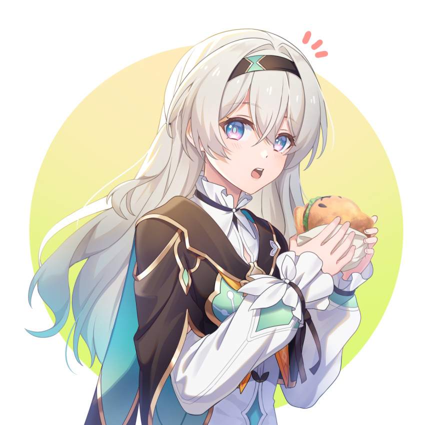 1girl, aqua_pupils, black_hairband, brown_jacket, burger, cat_burger, commentary, cropped_jacket, firefly_(honkai:_star_rail), food, gold_trim, gradient_background, gradient_eyes, gradient_hair, green_background, green_hair, green_jacket, grey_hair, hairband, highres, holding, holding_burger, holding_food, honkai:_star_rail, honkai_(series), jacket, jiman, long_hair, long_sleeves, looking_at_viewer, multicolored_eyes, multicolored_hair, neckerchief, notice_lines, open_mouth, orange_background, orange_neckerchief, pink_eyes, raised_eyebrows, shirt, sideways_glance, solo, teeth, two-sided_fabric, two-sided_jacket, upper_body, upper_teeth_only, violet_eyes, white_shirt, white_sleeves