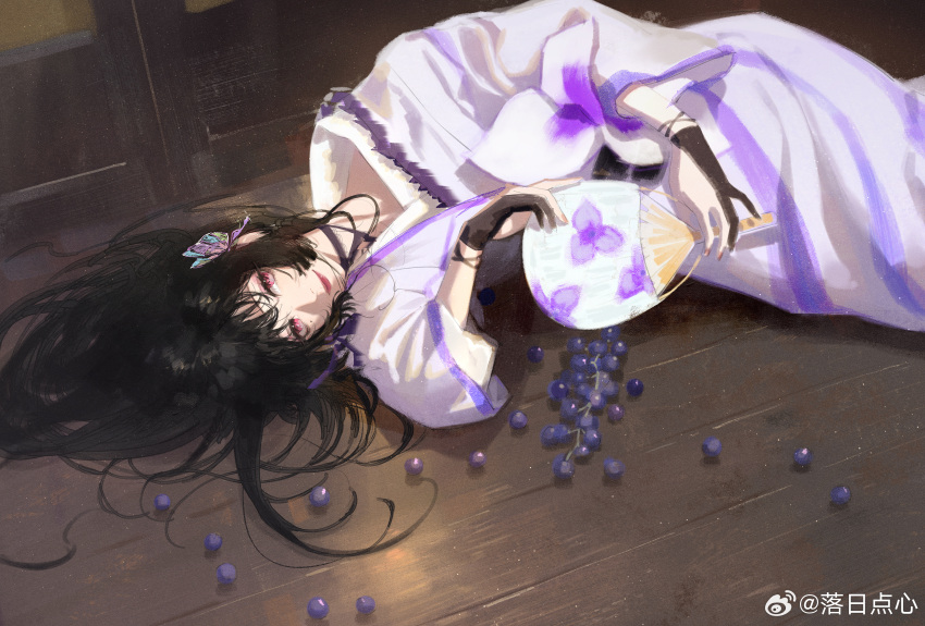 1girl, absurdres, black_hair, food, fruit, gloves, grapes, hand_fan, highres, japanese_clothes, kimono, light_smile, long_hair, looking_at_viewer, luori_dianxin, lying, partially_fingerless_gloves, path_to_nowhere, red_eyes, smile, solo, sumire_(path_to_nowhere)