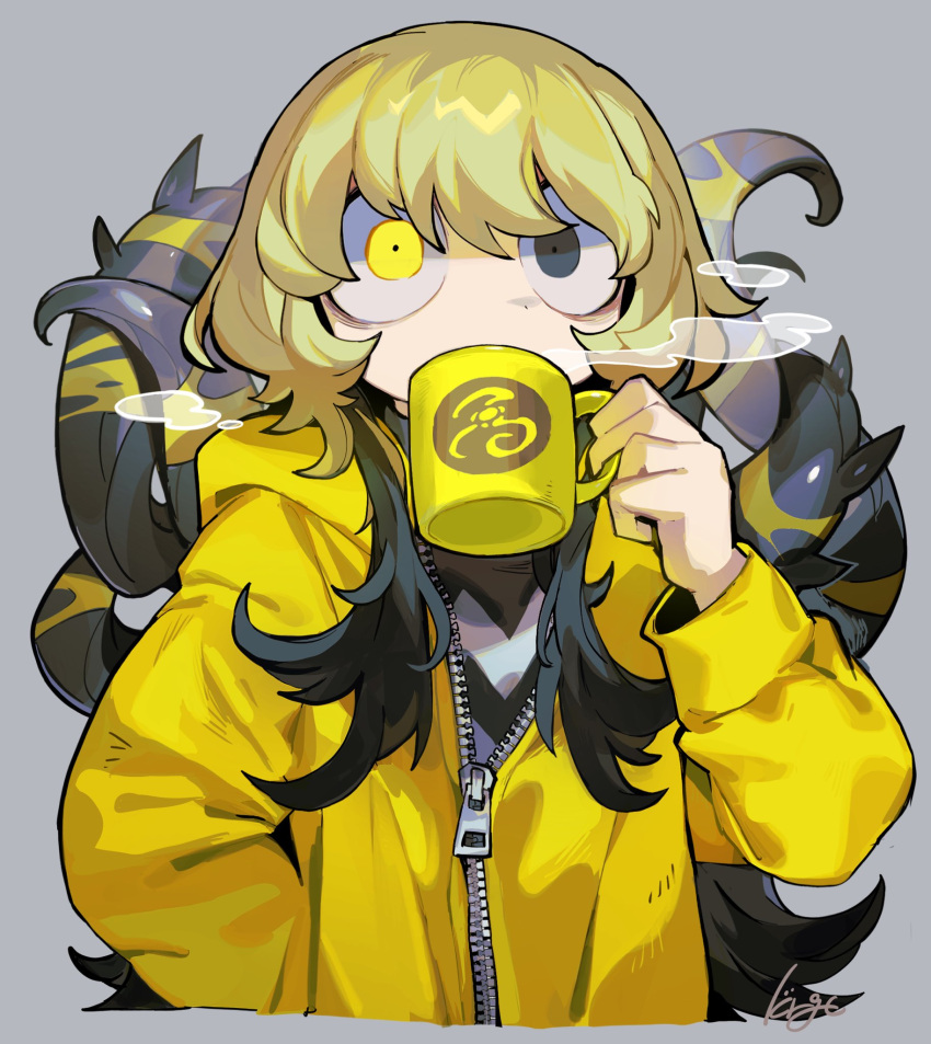 1girl, bags_under_eyes, black_hair, blonde_hair, constricted_pupils, covered_mouth, cropped_torso, cup