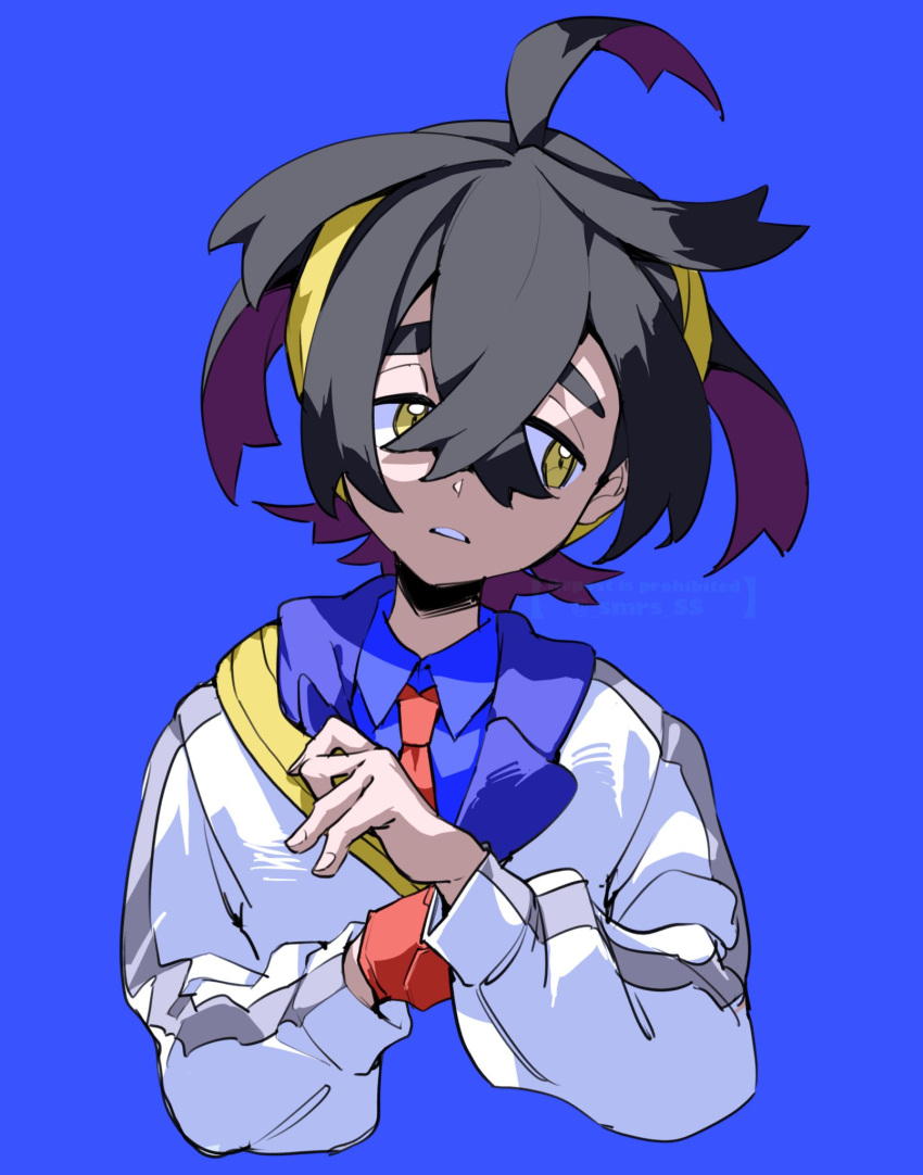 1boy, black_hair, blue_background, blue_shirt, collared_shirt, commentary, crossed_bangs, gloves, hair_between_eyes, highres, ichihara_yuuto, jacket, kieran_(pokemon), long_sleeves, male_focus, multicolored_hair, necktie, pokemon, pokemon_sv, purple_hair, shirt, single_glove, solo, strap, two-tone_hair, upper_body, white_jacket, yellow_eyes