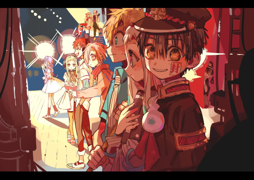 4girls, 6+boys, akane_aoi, backstage, behind_curtains, from_side, grin, hanoyuta