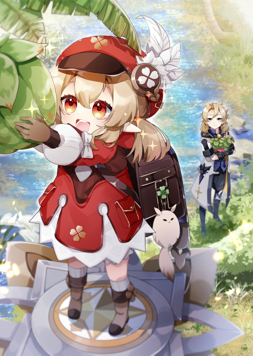 1boy, 1girl, :d, absurdres, ajilenakh_nut_(genshin_impact), albedo_(genshin_impact), aqua_eyes, arms_up, backpack, bag, bag_charm, black_footwear, black_gloves, black_shorts, blonde_hair, bloomers, blue_shirt, blush, boots, bow, brown_bag, brown_footwear, brown_gloves, bush, cabbie_hat, charm_(object), closed_mouth, clover_print, coat, commentary_request, day, dodoco_(genshin_impact), dress, eyelashes, food, fruit, genshin_impact, gloves, grass, hair_between_eyes, harra_fruit_(genshin_impact), hat, hat_feather, highres, holding, holding_food, holding_fruit, klee_(genshin_impact), light_brown_hair, long_hair, long_sleeves, looking_at_another, looking_up, low_twintails, medium_hair, open_clothes, open_coat, open_mouth, outdoors, palm_tree, parted_bangs, pocket, pointy_ears, puffy_long_sleeves, puffy_sleeves, randoseru, red_coat, red_eyes, red_hat, rock, shirt, short_sleeves, shorts, sidelocks, smile, socks, sparkle, standing, teeth, tree, twintails, usako_(usako1031), vision_(genshin_impact), water, white_bloomers, white_bow, white_coat, white_dress, white_socks, zaytun_peach_(genshin_impact)