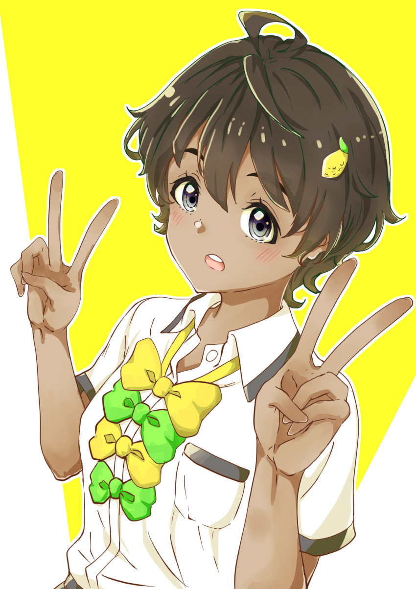 1girl, ahoge, black_hair, bow, bowtie, dark-skinned_female, dark_skin, double_v, green_bow, green_bowtie, grey_hair, highres, looking_at_viewer, make_heroine_ga_oo_sugiru!, mono9ron, open_mouth, school_uniform, solo, summer_uniform, teeth, two-tone_background, upper_body, upper_teeth_only, v, yakishio_remon, yellow_background, yellow_bow, yellow_bowtie
