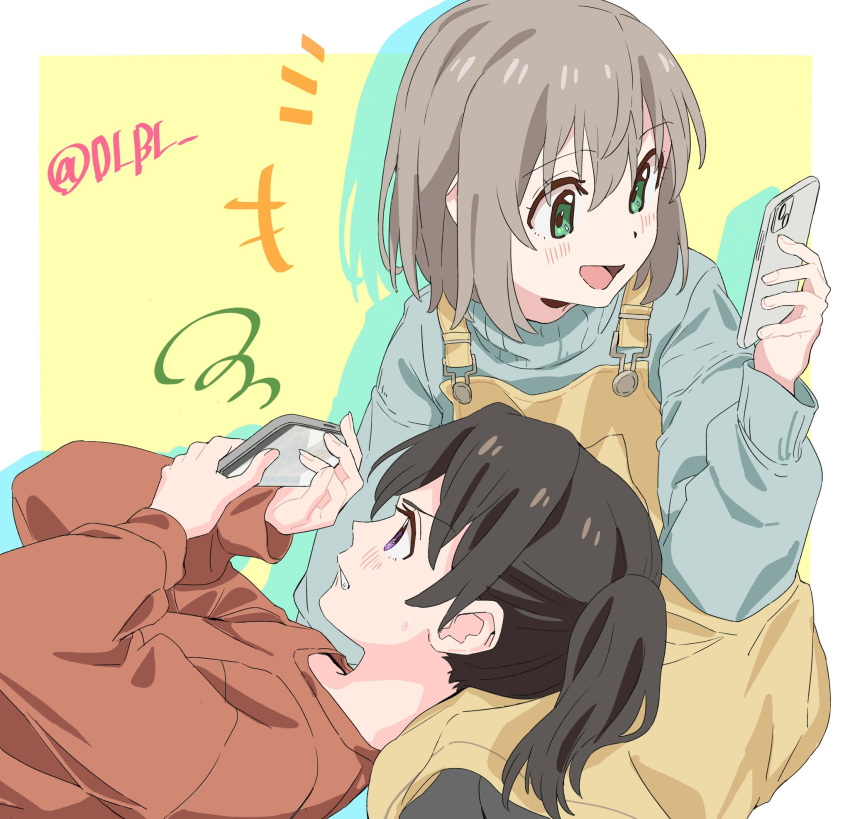 2girls, black_hair, blush, brown_hair, cellphone, dlbl, fingernails, green_eyes