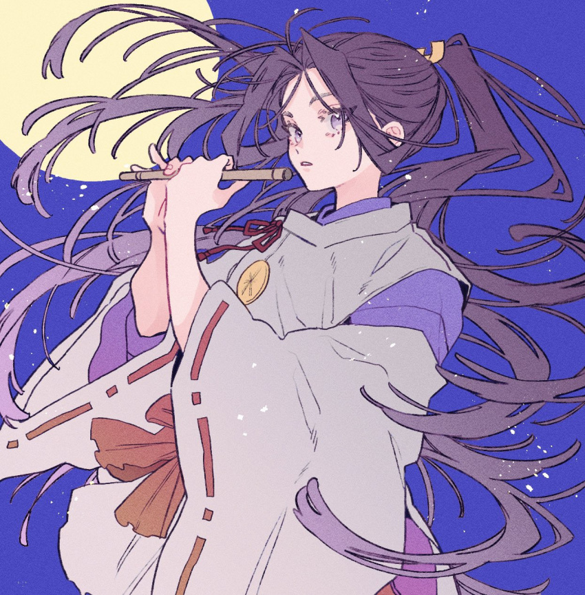 1boy, black_hair, ei_(gibeon), flute, fue_(instrument), full_moon, hakama, highres, holding, holding_flute, holding_instrument, houjou_tokiyuki_(nige_jouzu_no_wakagimi), instrument, japanese_clothes, long_hair, long_sleeves, male_focus, moon, nige_jouzu_no_wakagimi, night, night_sky, ponytail, sky, solo, very_long_hair, violet_eyes, wide_sleeves