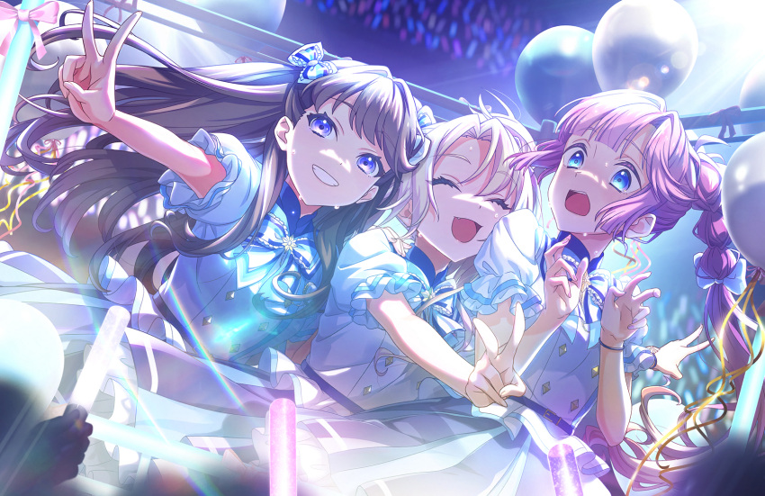 365_days_(love_live!), 3girls, :d, ^_^, anyoji_hime, audience, behind_another, blonde_hair