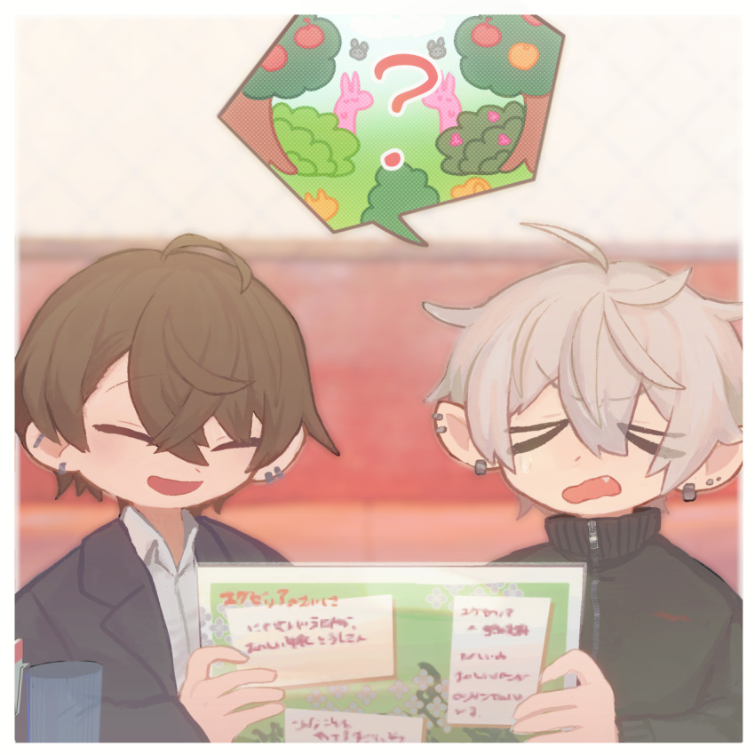 >_<, 2boys, :d, ?, ahoge, black_jacket, blurry, blurry_background