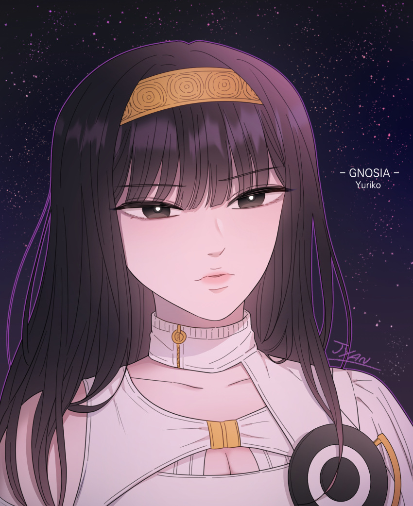 1girl, artist_name, black_eyes, black_hair, blunt_bangs, character_name, copyright_name, dress, eyelashes, gloves, gnosia, hair_between_eyes, hairband, highres, hime_cut, jyan02090, long_hair, looking_at_viewer, simple_background, solo, straight_hair, upper_body, white_dress, white_gloves, yuriko_(gnosia)