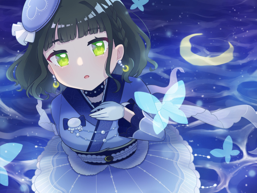 1girl, beret, black_hair, blue_butterfly, blue_hat, blue_kimono, blunt_bangs, braid, bug, butterfly, commentary, crescent, crescent_earrings, crescent_moon, earrings, frilled_hat, frills, from_above, gloves, green_eyes, hand_on_own_chest, hat, highres, japanese_clothes, jewelry, kimono, light_blush, link!_like!_love_live!, long_sleeves, looking_at_viewer, love_live!, medium_hair, miyaco_(shirataki_168), momose_ginko, moon, official_alternate_costume, open_mouth, reflection, reflective_water, side_braid, sidelocks, simple_background, tilted_headwear, tsukuyomi_kurage, virtual_youtuber, white_gloves
