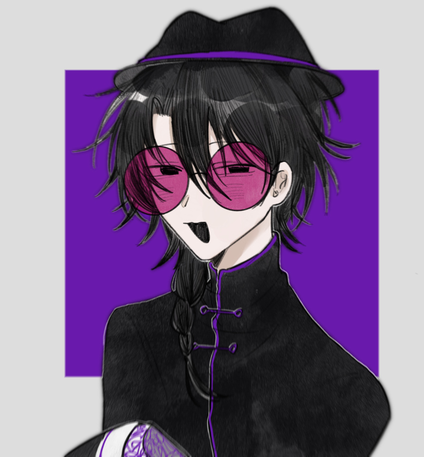 1712062993, 1boy, black_eyes, black_hair, black_hat, black_shirt, braid, chinese_commentary