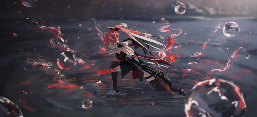 1girl, absurdres, ahoge, bare_shoulders, black_bow, black_footwear, black_jacket, black_sleeves, black_thighhighs, bow, changli_(wuthering_waves), closed_mouth, colored_extremities, commentary, detached_sleeves, eien_001, feather_hair, from_side, hair_bow, hair_ornament, highres, holding, holding_sword, holding_weapon, jacket, long_hair, looking_at_viewer, multicolored_hair, pink_hair, ponytail, profile, red_hands, shoulder_blades, sidelocks, solo, speech_bubble, sword, thigh-highs, thigh_strap, two-tone_hair, very_long_hair, weapon, white_hair, wuthering_waves, yellow_eyes