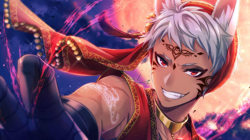 1boy, animal_ear_fluff, animal_ears, cat_boy, cat_ears, claw_pose, commentary_request, dark-skinned_male, dark_skin, fangs, fingernails, grin, jewelry, kalim_al-asim, looking_at_viewer, m_akido, male_focus, neck_ring, outdoors, red_eyes, sharp_fingernails, short_hair, sleeveless, smile, solo, twisted_wonderland, upper_body, white_hair