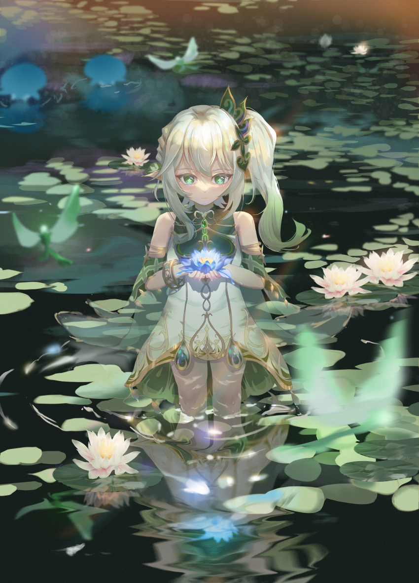 1girl, absurdres, bare_shoulders, blue_flow, bracelet, chinese_commentary, commentary_request, crystalfly_(genshin_impact), detached_sleeves, douuorain, dress, flower, fungi_(genshin_impact), gem, genshin_impact, gold_trim, gradient_hair, green_eyes, green_gemstone, green_hair, green_sleeves, highres, holding, holding_flower, jewelry, lead_pipe, light_smile, long_hair, looking_at_object, multicolored_hair, nahida_(genshin_impact), partial_commentary, partially_submerged, pink_flower, reflection, ripples, side_ponytail, sleeveless, sleeveless_dress, solo, symbol-shaped_pupils, water, white_dress, white_hair
